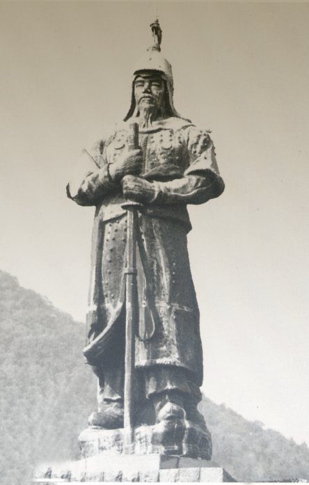 최초의 충무공 동상