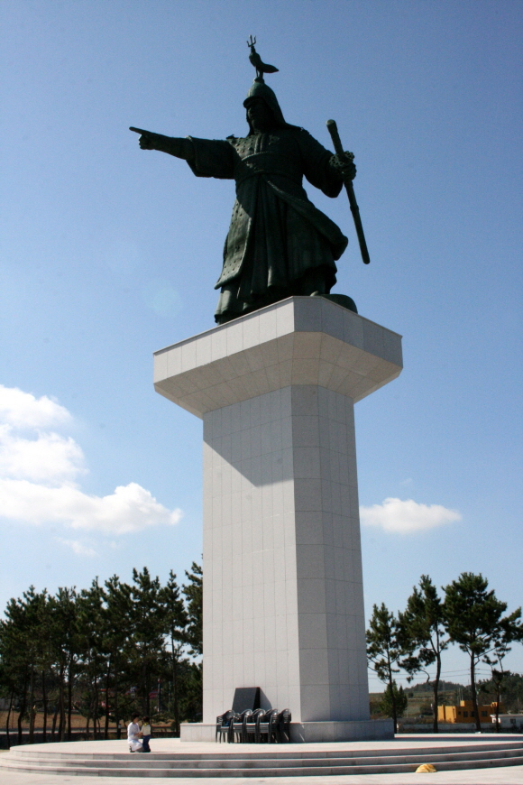 진도울돌목의 충무공 동상